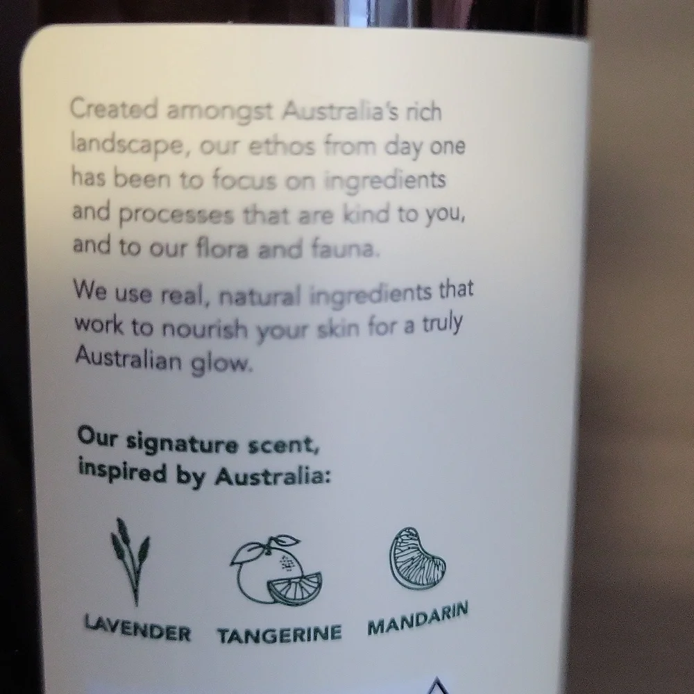 SUKIN Organic Natural Cream Facial Cleanser - Picture 7 of 7